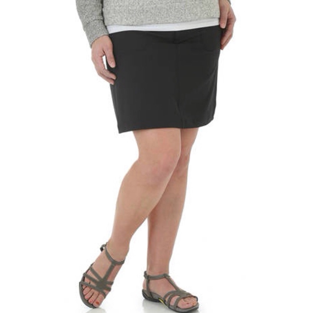 NEW • Lee • Size 22 • Black Skort
